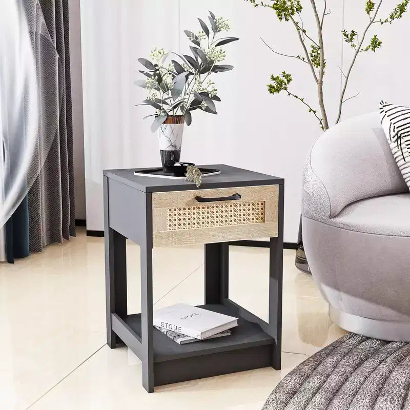 Comodino rustico in rattan con cassetto e ripiano aperto, tavolino da notte per camera da letto