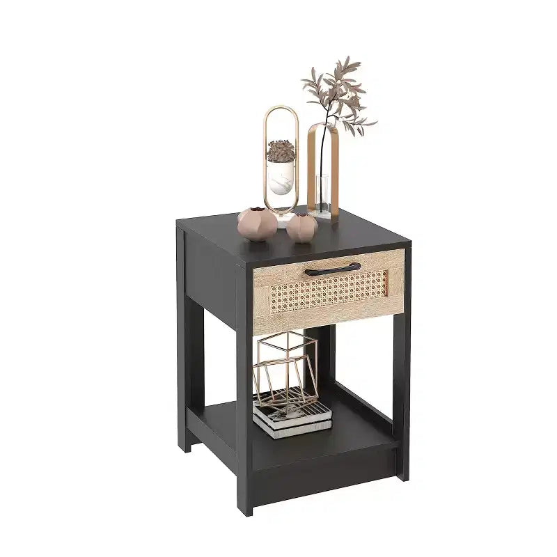 Comodino rustico in rattan con cassetto e ripiano aperto, tavolino da notte per camera da letto