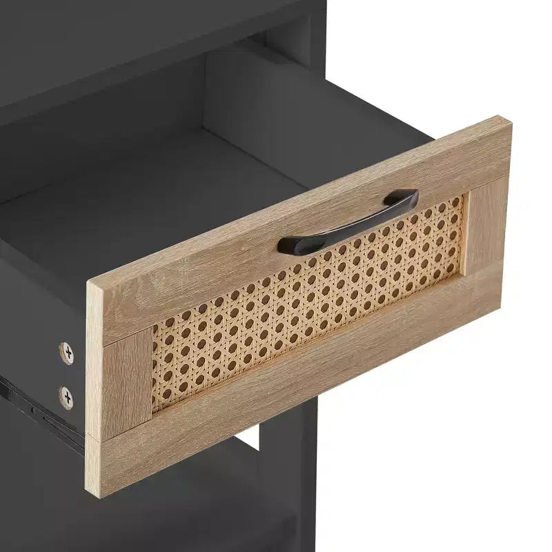 Comodino rustico in rattan con cassetto e ripiano aperto, tavolino da notte per camera da letto