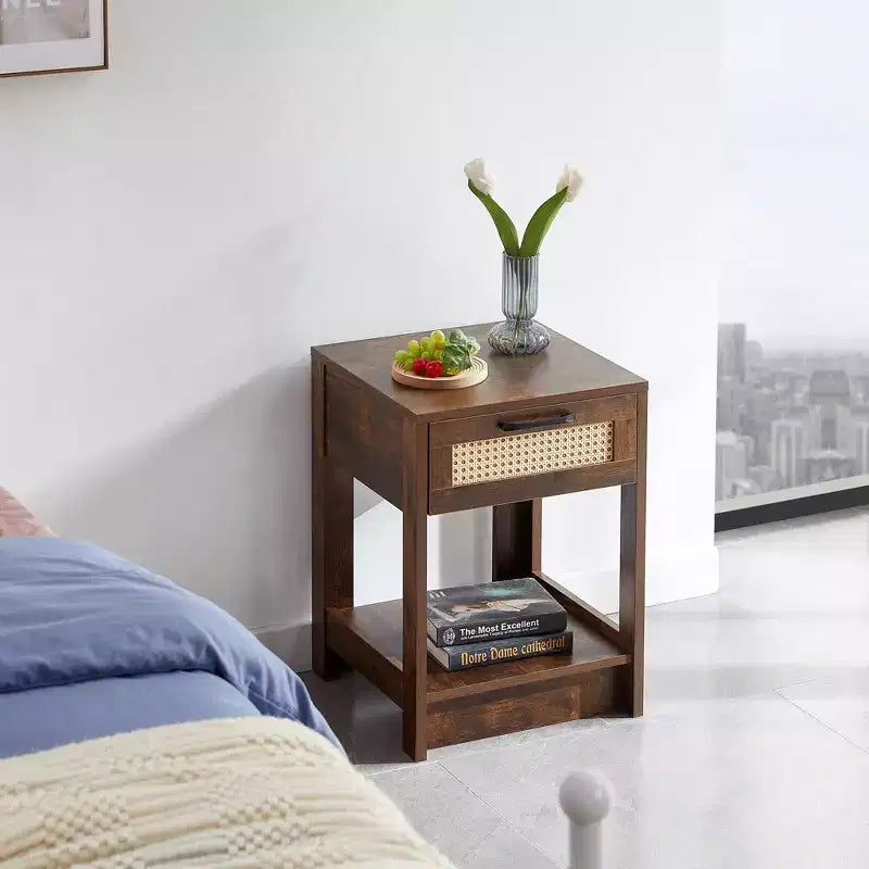 Comodino rustico in rattan con cassetto e ripiano aperto, tavolino da notte per camera da letto