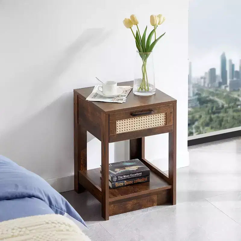 Comodino rustico in rattan con cassetto e ripiano aperto, tavolino da notte per camera da letto