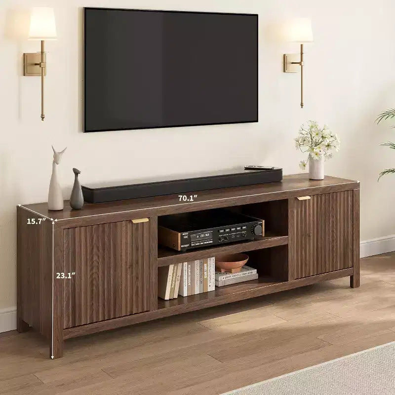 Mobile TV a listelle per TV fino a 80 pollici, mobile multimediale moderno con vano portaoggetti nascosto e maniglie dorate