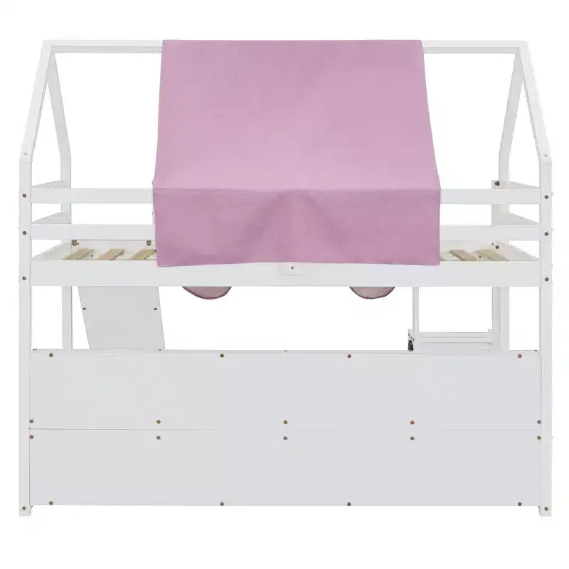 Letto a soppalco basso per bambini con scivolo e ripiani, struttura in legno a forma di casetta con tenda e scale